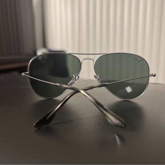 Ray-Ban Aviator Sunglasses – Silver Frame & Green Lenses (Unworn) - Picture 3 of 3